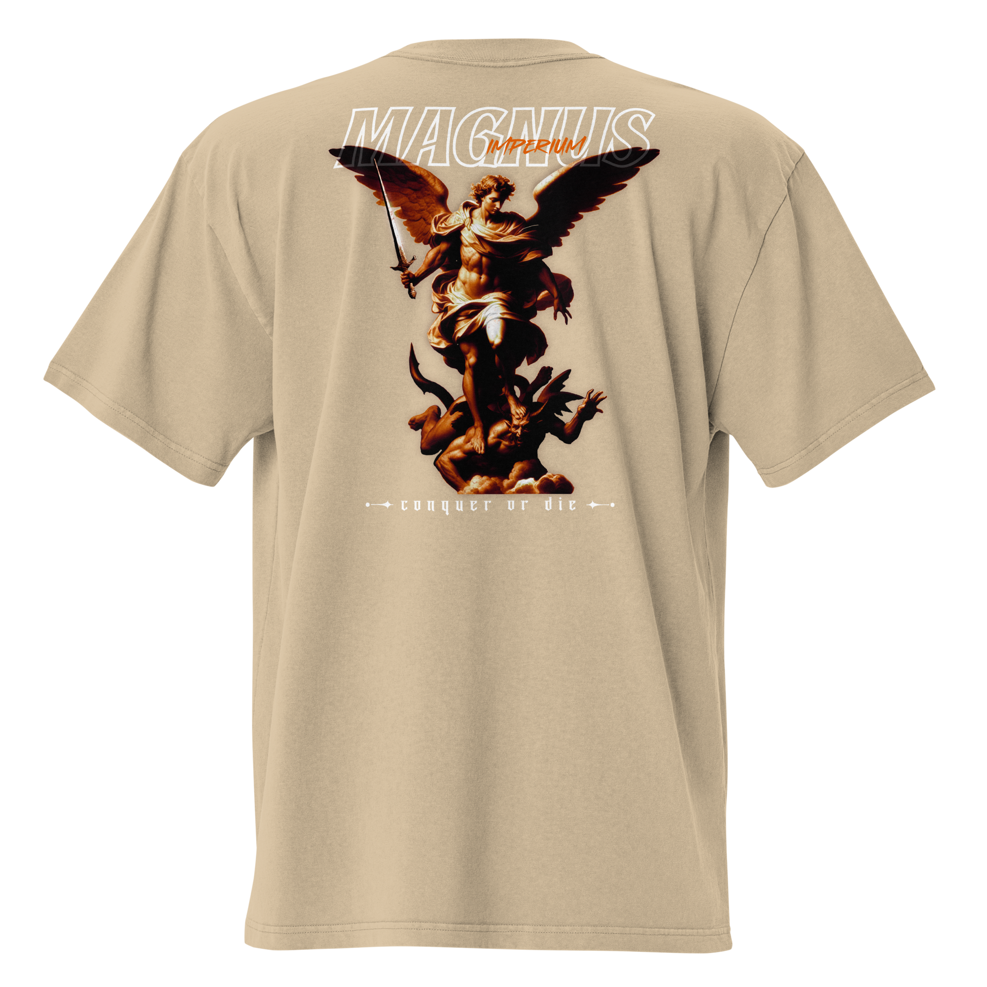 Camiseta oversize color khaki con diseño Conquer or Die en la espalda Magnus Imperium.