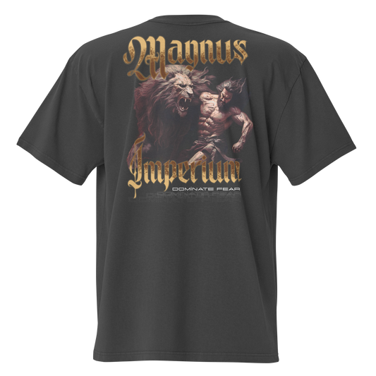 Camiseta oversize negra con diseño Dominate Fear y logo Magnus Imperium en la espalda.